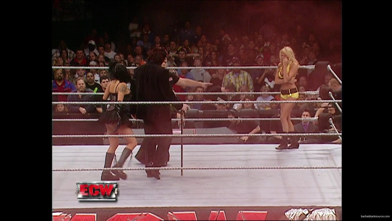 WWE_ECW_12_05_06_Ariel_vs_Kelly_mp40156.jpg