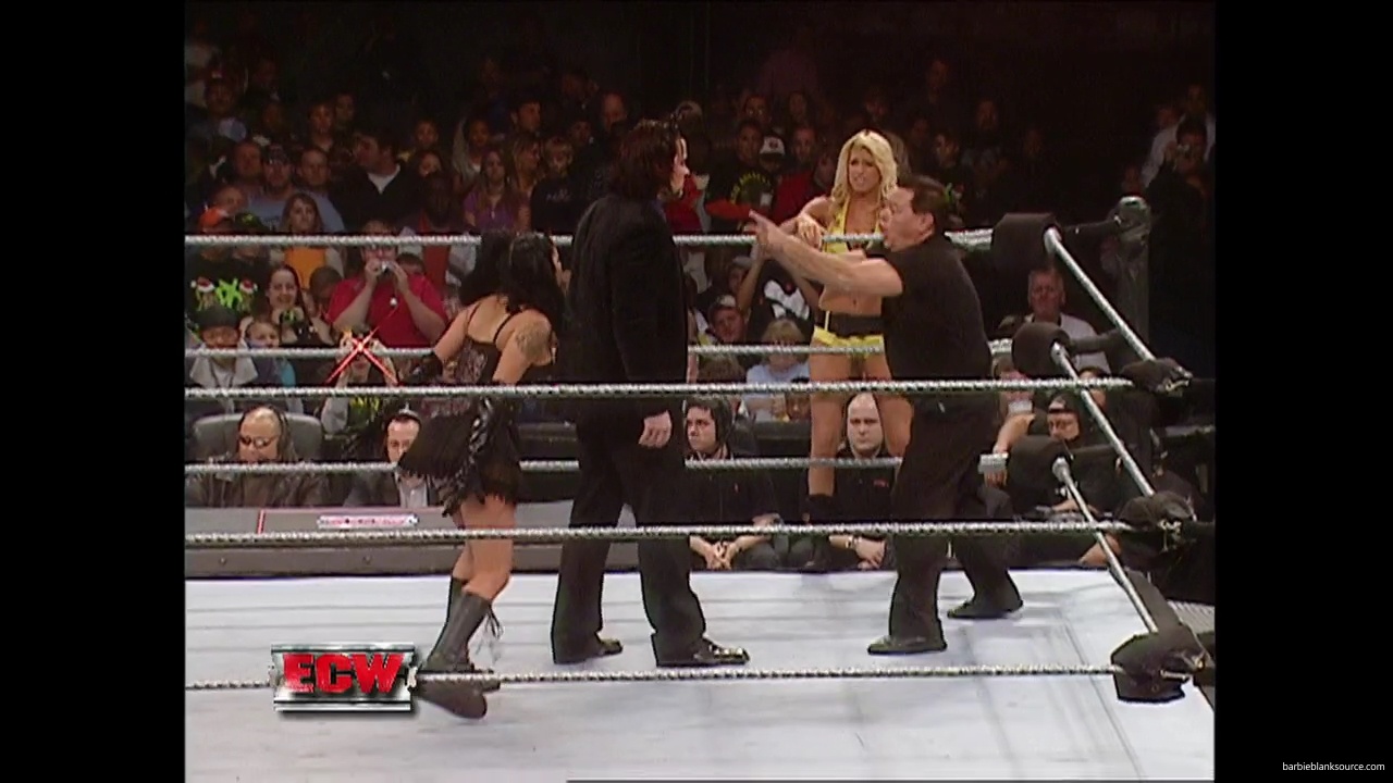 WWE_ECW_12_05_06_Ariel_vs_Kelly_mp40169.jpg