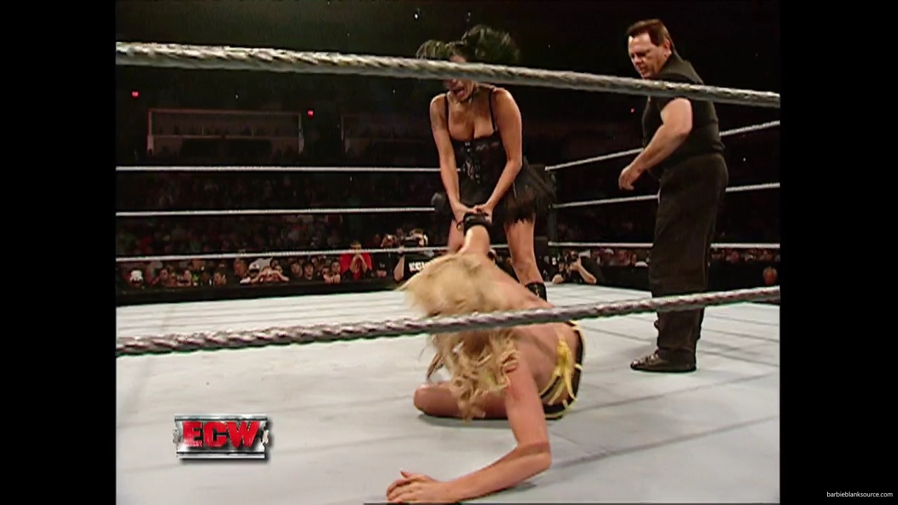 WWE_ECW_12_05_06_Ariel_vs_Kelly_mp40222.jpg