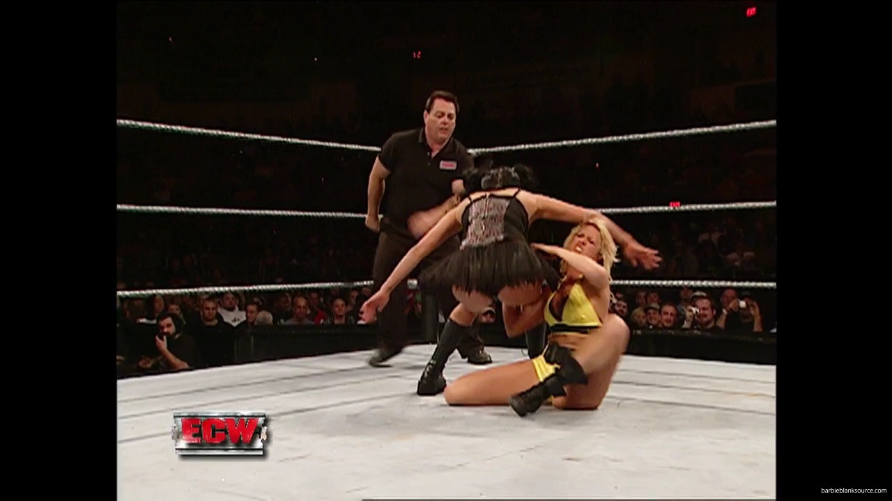 WWE_ECW_12_05_06_Ariel_vs_Kelly_mp40238.jpg