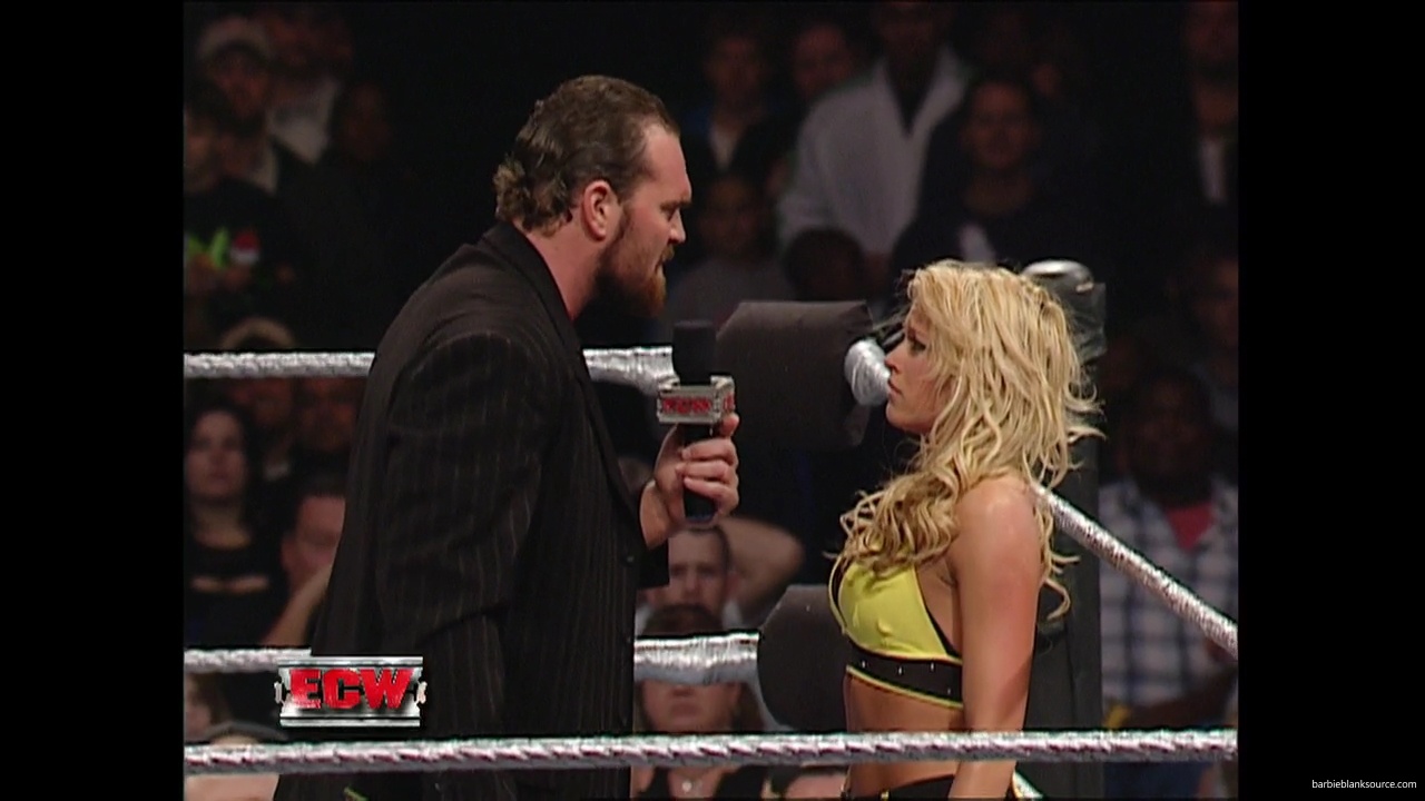 WWE_ECW_12_05_06_Ariel_vs_Kelly_mp40415.jpg