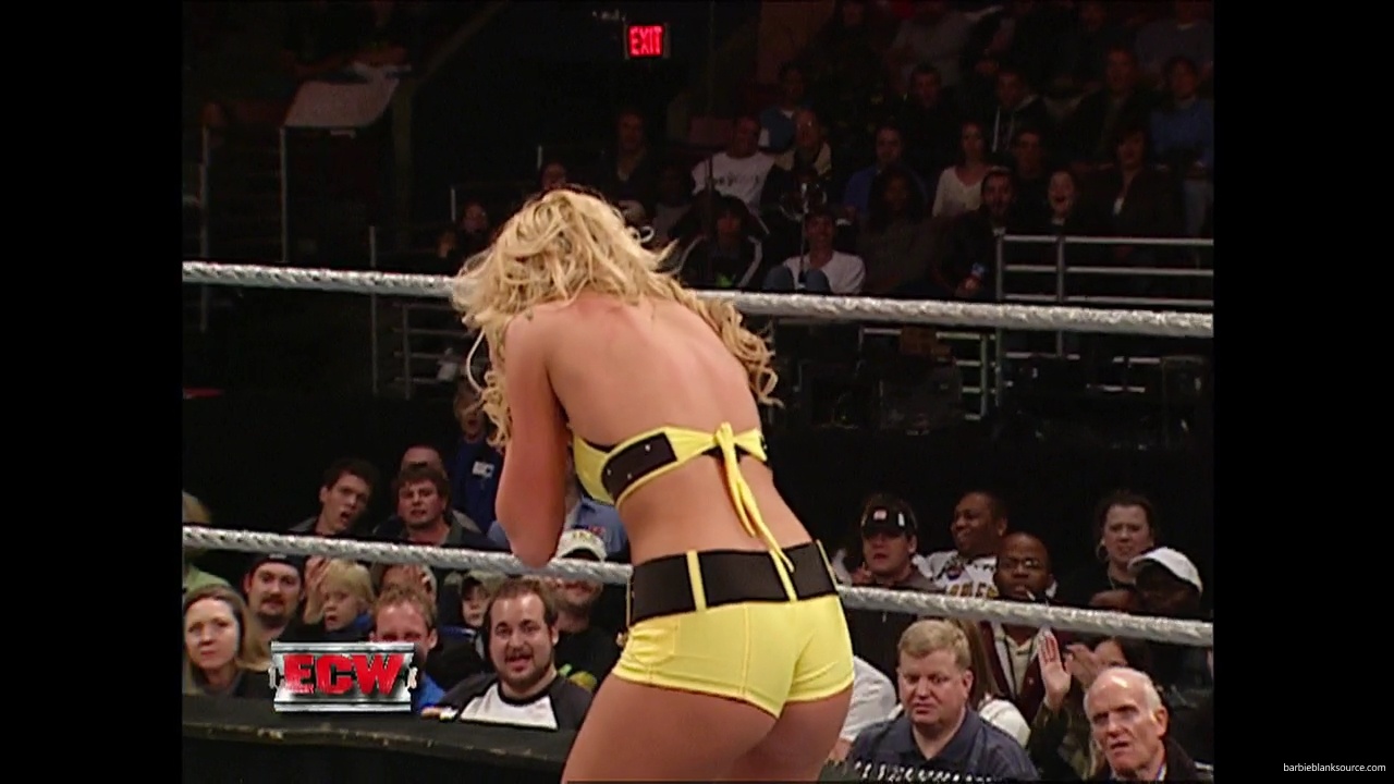 WWE_ECW_12_05_06_Ariel_vs_Kelly_mp40435.jpg