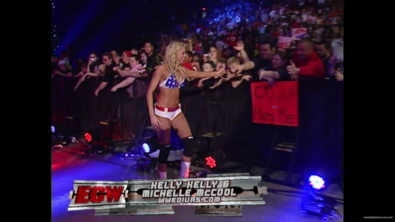 WWE_ECW_11_13_07_Kelly_Michelle_vs_Layla_Melina_mp41118.jpg