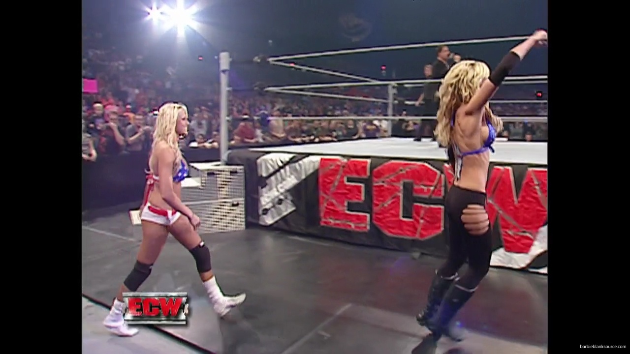 WWE_ECW_11_13_07_Kelly_Michelle_vs_Layla_Melina_mp41121.jpg