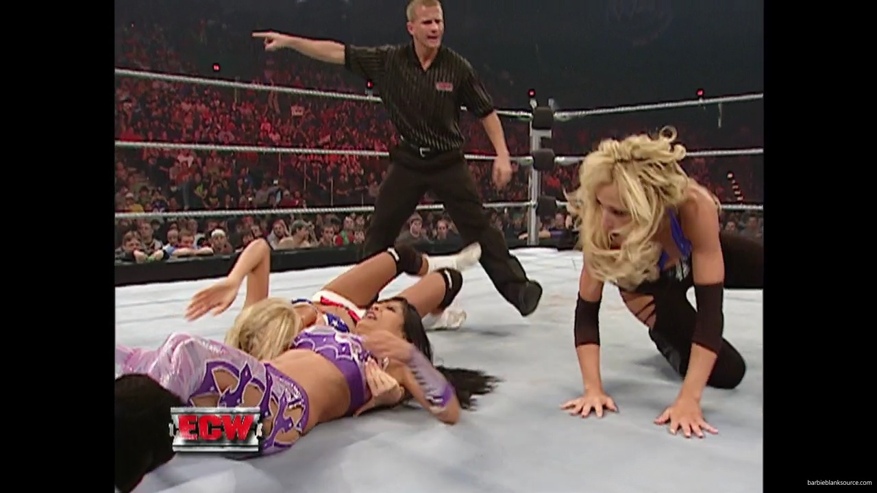 WWE_ECW_11_13_07_Kelly_Michelle_vs_Layla_Melina_mp41268.jpg