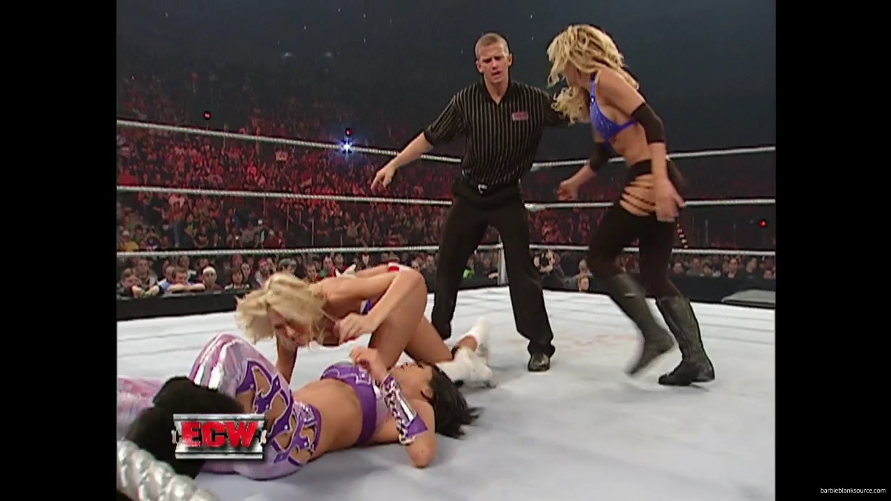 WWE_ECW_11_13_07_Kelly_Michelle_vs_Layla_Melina_mp41269.jpg