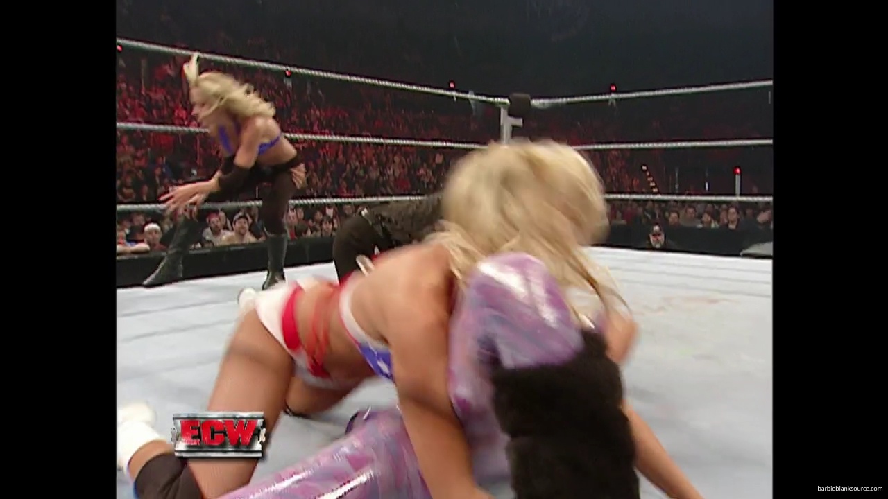 WWE_ECW_11_13_07_Kelly_Michelle_vs_Layla_Melina_mp41271.jpg