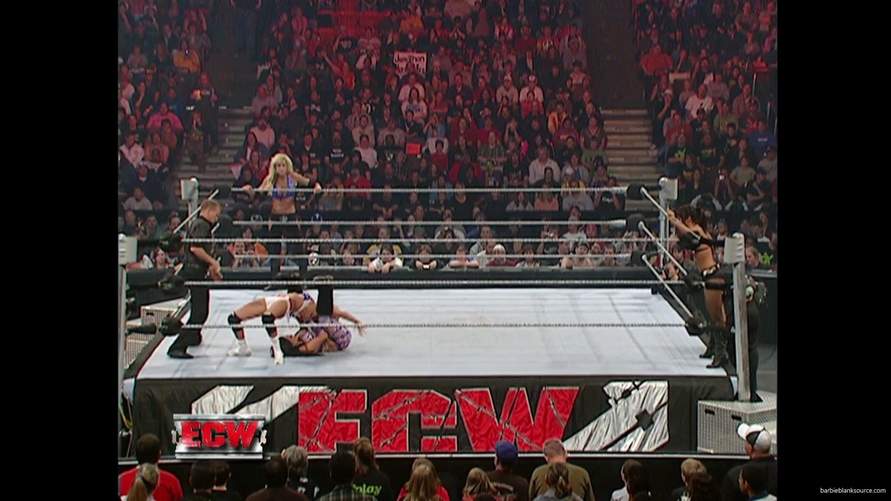 WWE_ECW_11_13_07_Kelly_Michelle_vs_Layla_Melina_mp41283.jpg