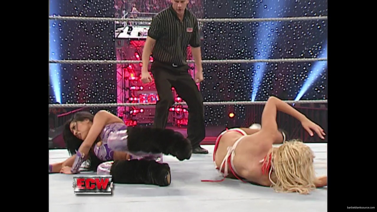 WWE_ECW_11_13_07_Kelly_Michelle_vs_Layla_Melina_mp41286.jpg