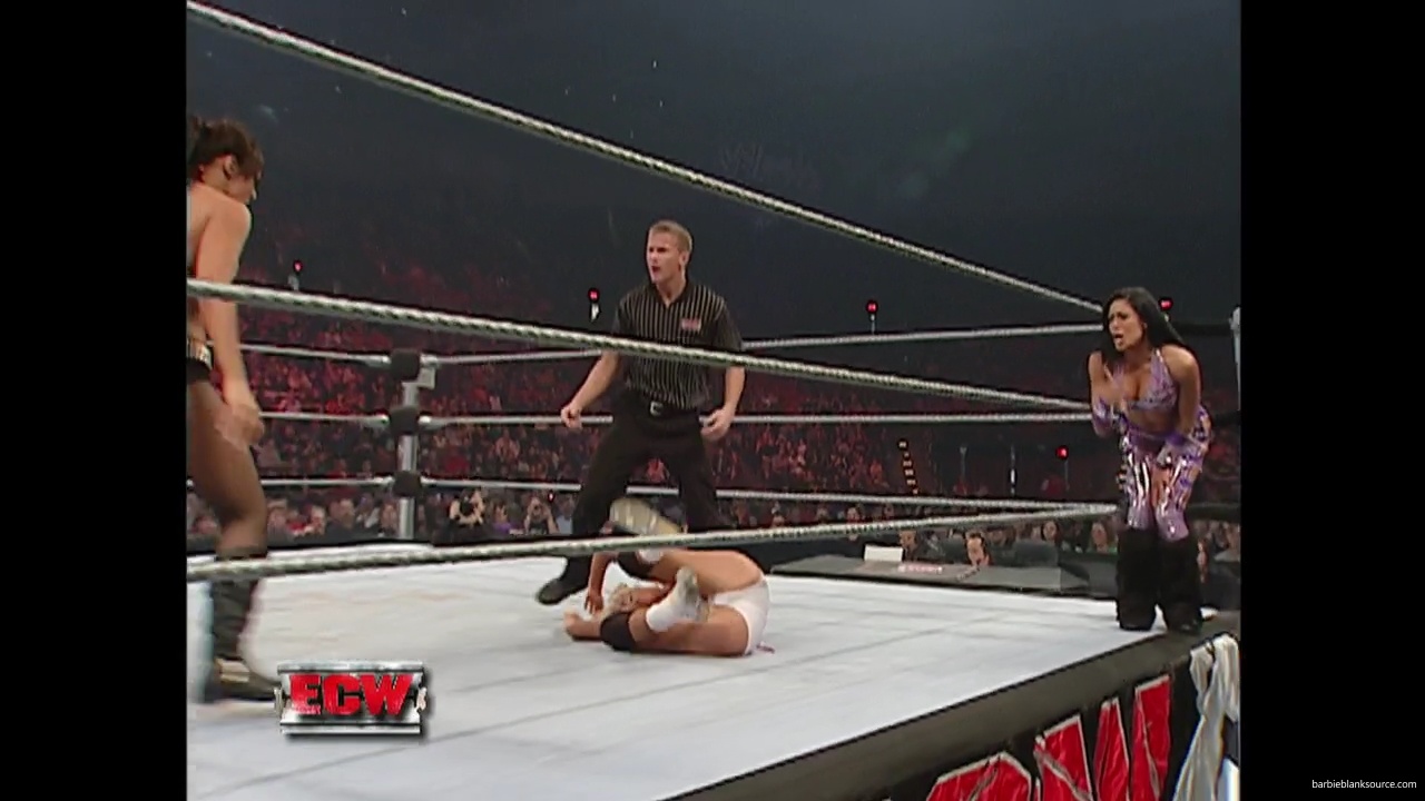 WWE_ECW_11_13_07_Kelly_Michelle_vs_Layla_Melina_mp41334.jpg