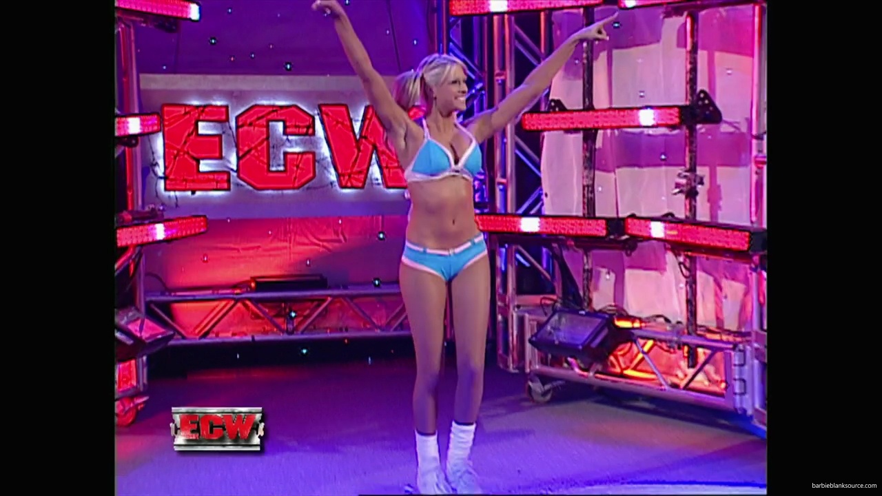 WWE_ECW_11_27_07_Kelly_vs_Layla_mp41633.jpg