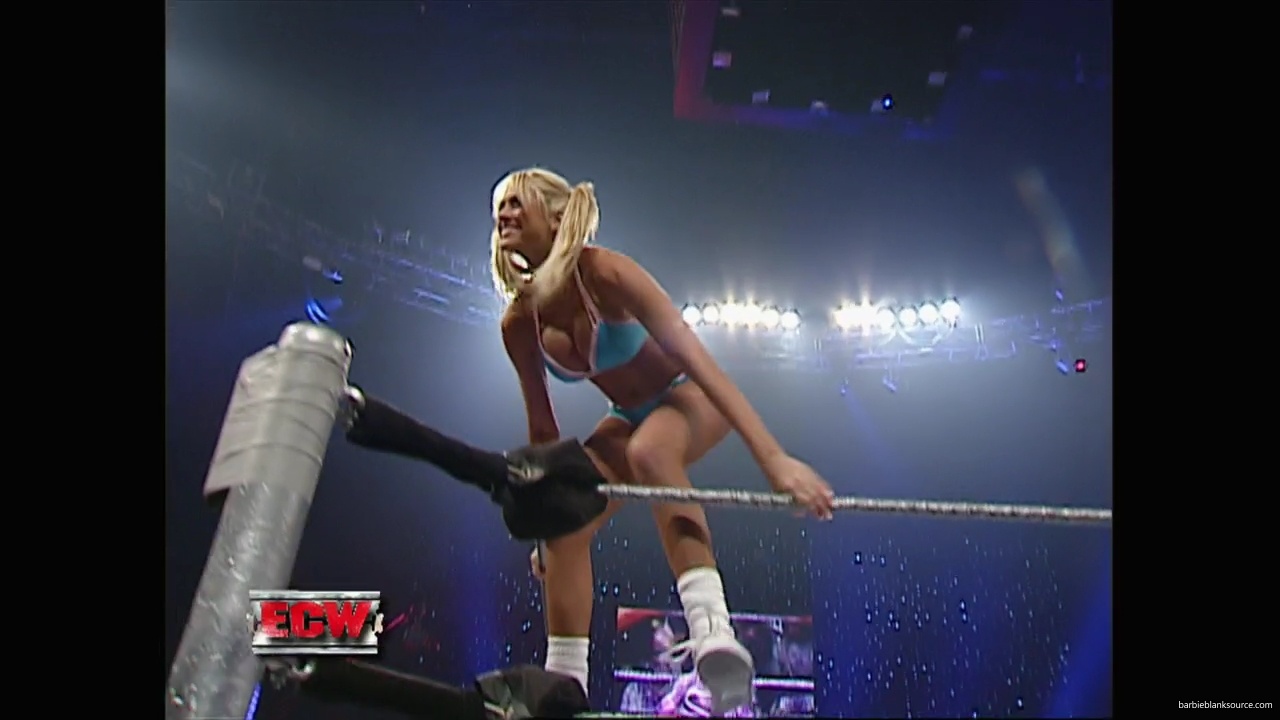 WWE_ECW_11_27_07_Kelly_vs_Layla_mp41652.jpg