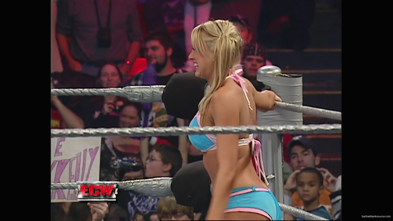 WWE_ECW_11_27_07_Kelly_vs_Layla_mp41659.jpg WWE_ECW_11_27_07_Kelly_vs_Layla_mp41659.jpg