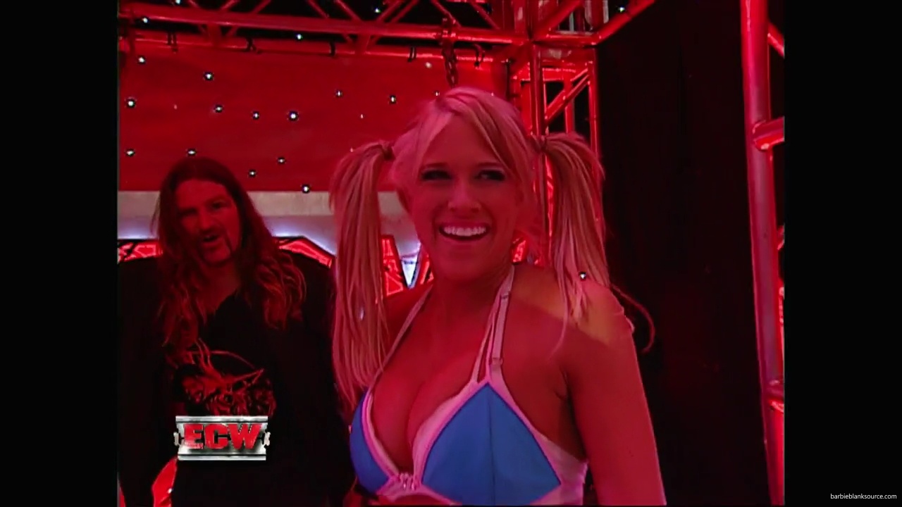 WWE_ECW_11_27_07_Kelly_vs_Layla_mp41848.jpg WWE_ECW_11_27_07_Kelly_vs_Layla_mp41848.jpg
