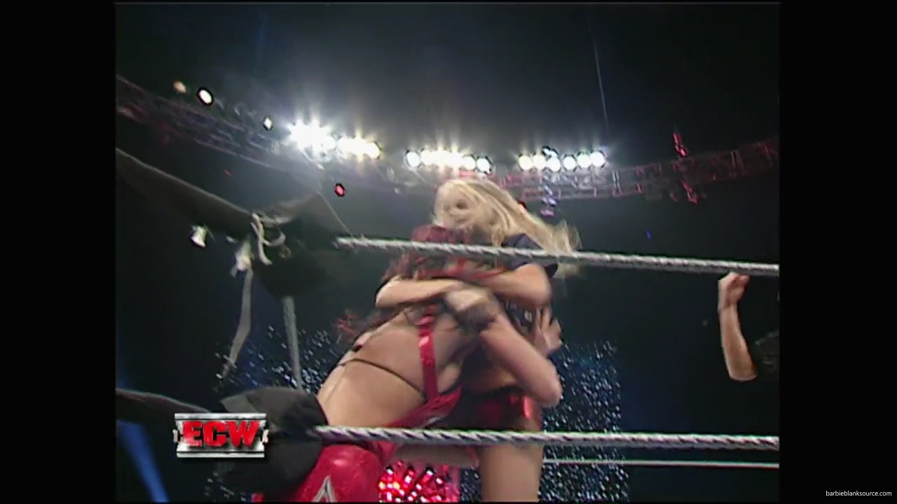 WWE_ECW_12_11_07_Kelly_vs_Layla_Victoria_mp42417.jpg WWE_ECW_12_11_07_Kelly_vs_Layla_Victoria_mp42417.jpg