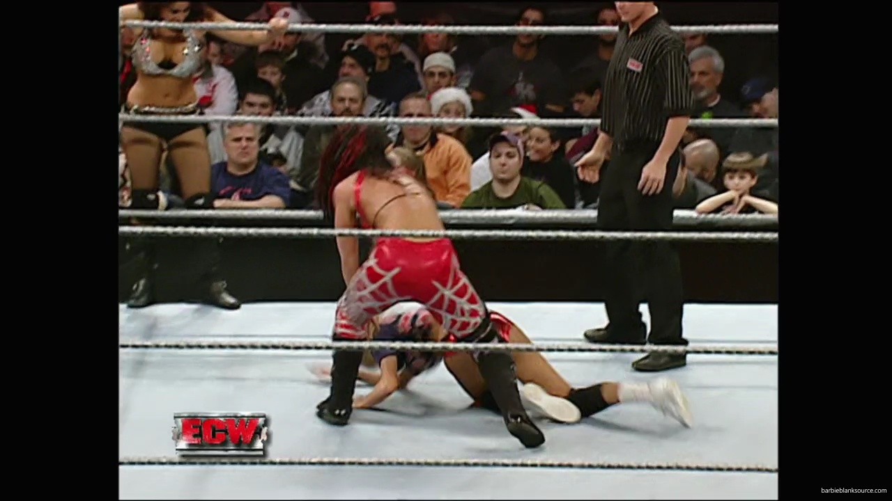 WWE_ECW_12_11_07_Kelly_vs_Layla_Victoria_mp42509.jpg