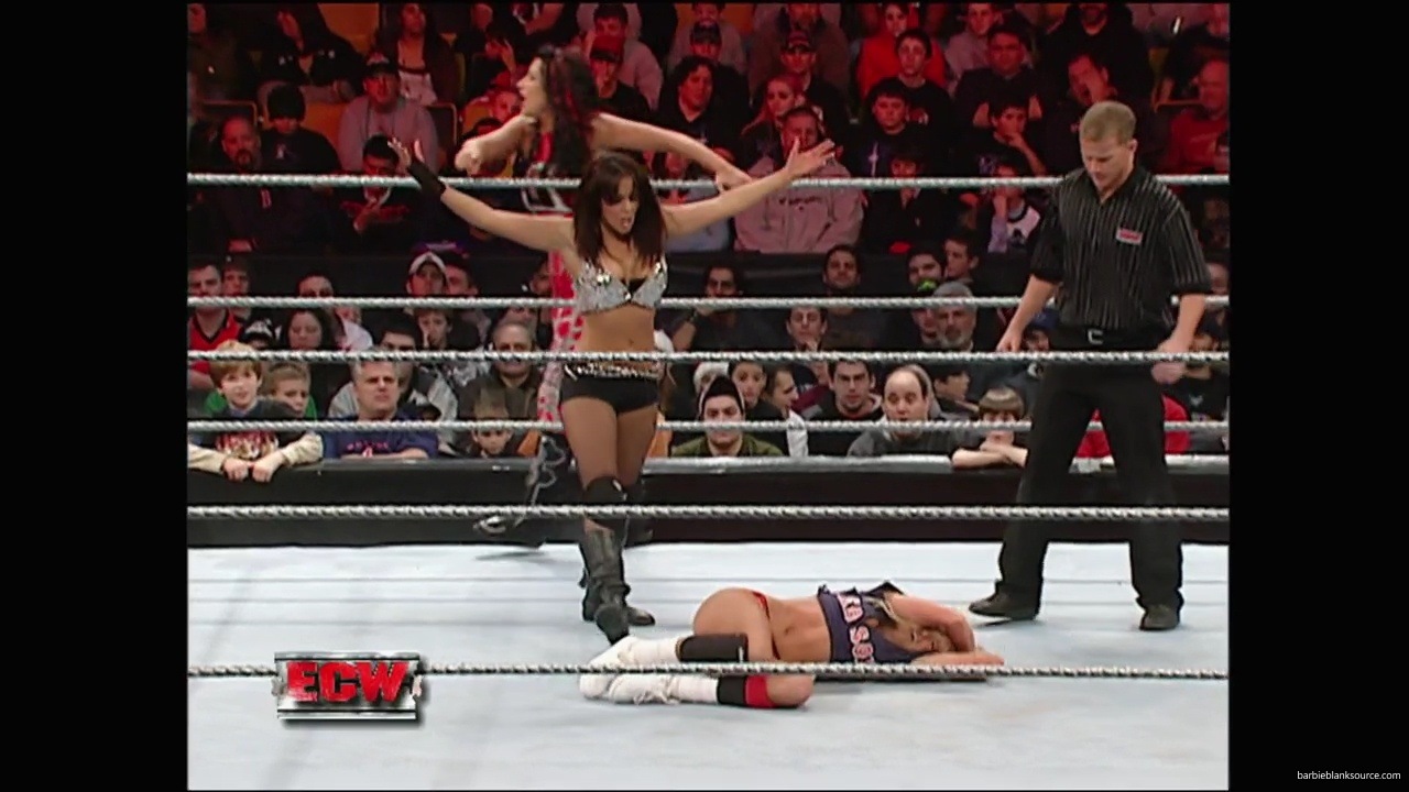 WWE_ECW_12_11_07_Kelly_vs_Layla_Victoria_mp42613.jpg