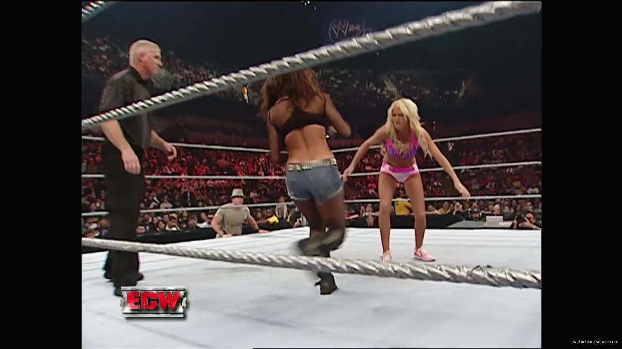 WWE_ECW_11_06_07_Kelly_vs_Layla_mp40983.jpg WWE_ECW_11_06_07_Kelly_vs_Layla_mp40983.jpg