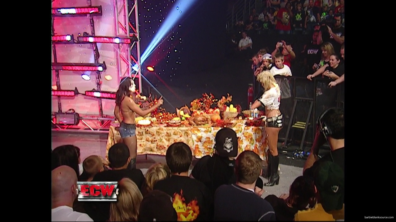 WWE_ECW_11_20_07_Kelly_Layla_Segment_mp41586.jpg