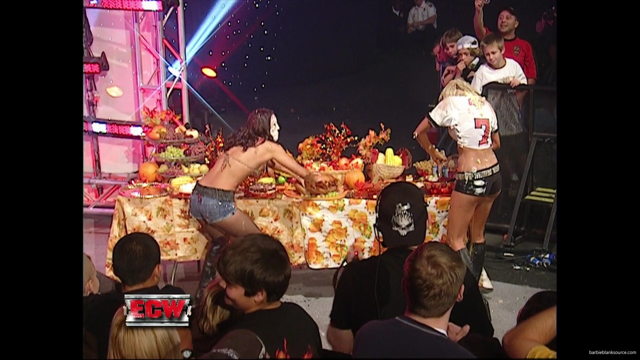 WWE_ECW_11_20_07_Kelly_Layla_Segment_mp41596.jpg