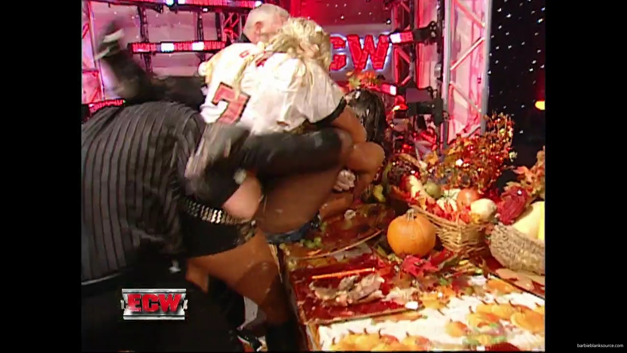 WWE_ECW_11_20_07_Kelly_Layla_Segment_mp41610.jpg