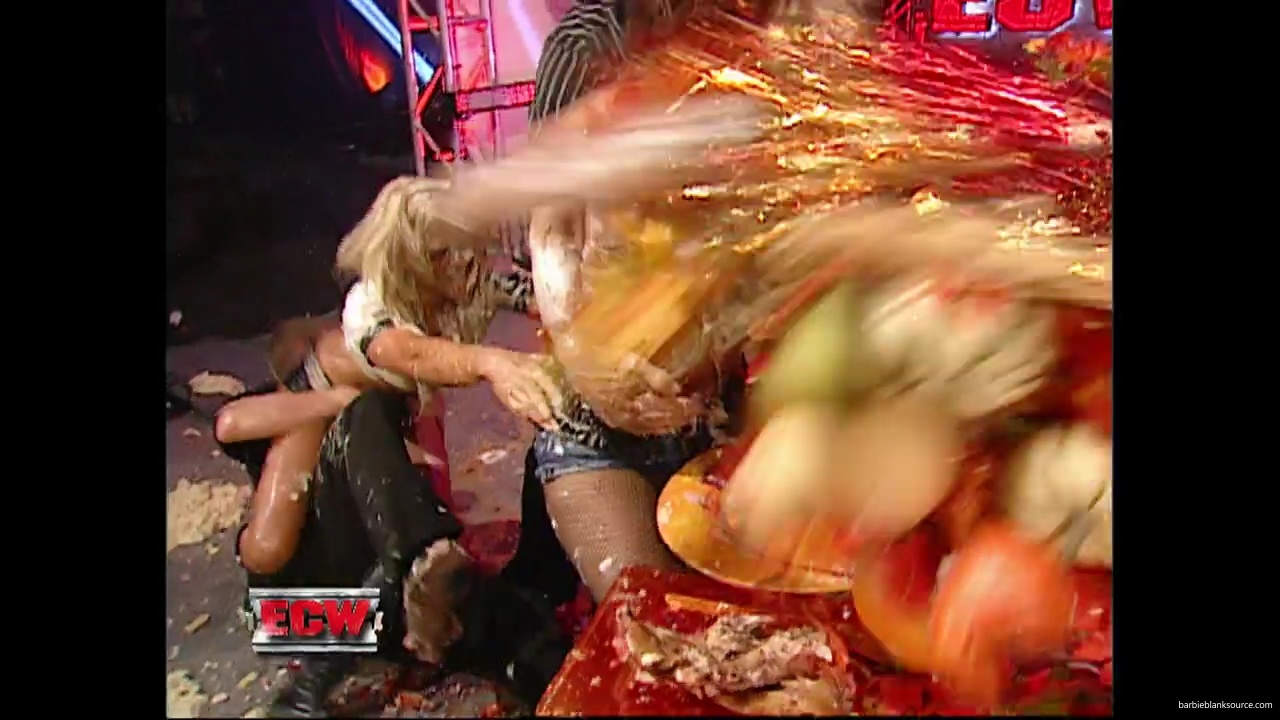 WWE_ECW_11_20_07_Kelly_Layla_Segment_mp41613.jpg