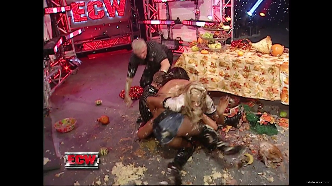 WWE_ECW_11_20_07_Kelly_Layla_Segment_mp41620.jpg