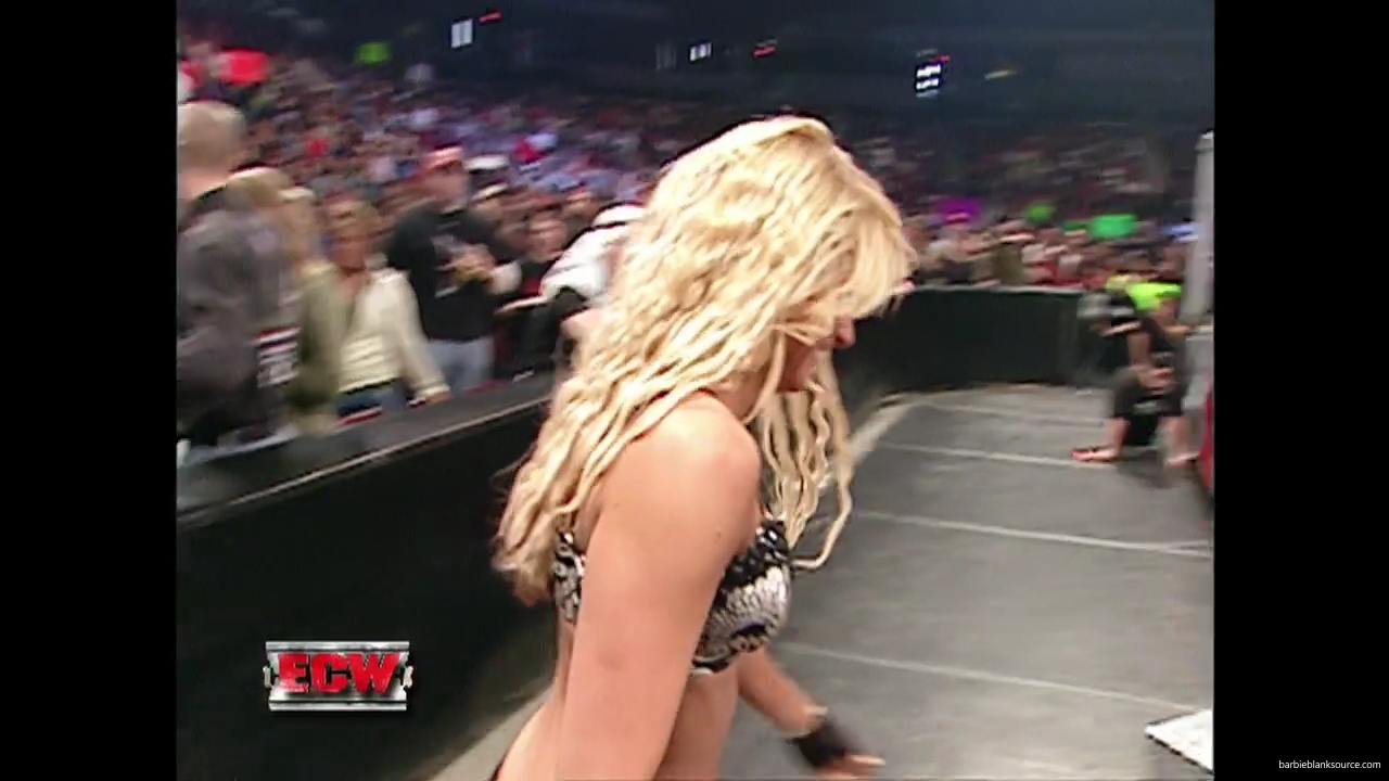 WWE_ECW_01_16_07_Kelly_Ringside_mp40076.jpg