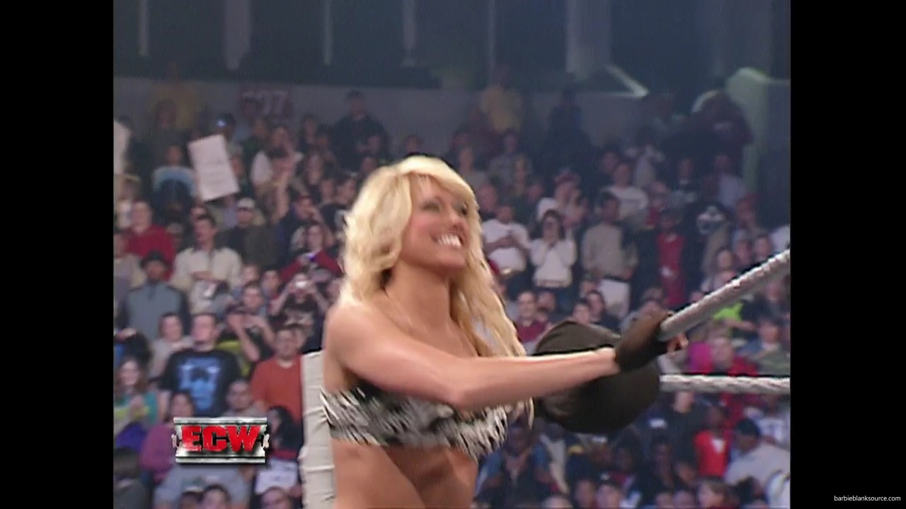 WWE_ECW_01_16_07_Kelly_Ringside_mp40079.jpg