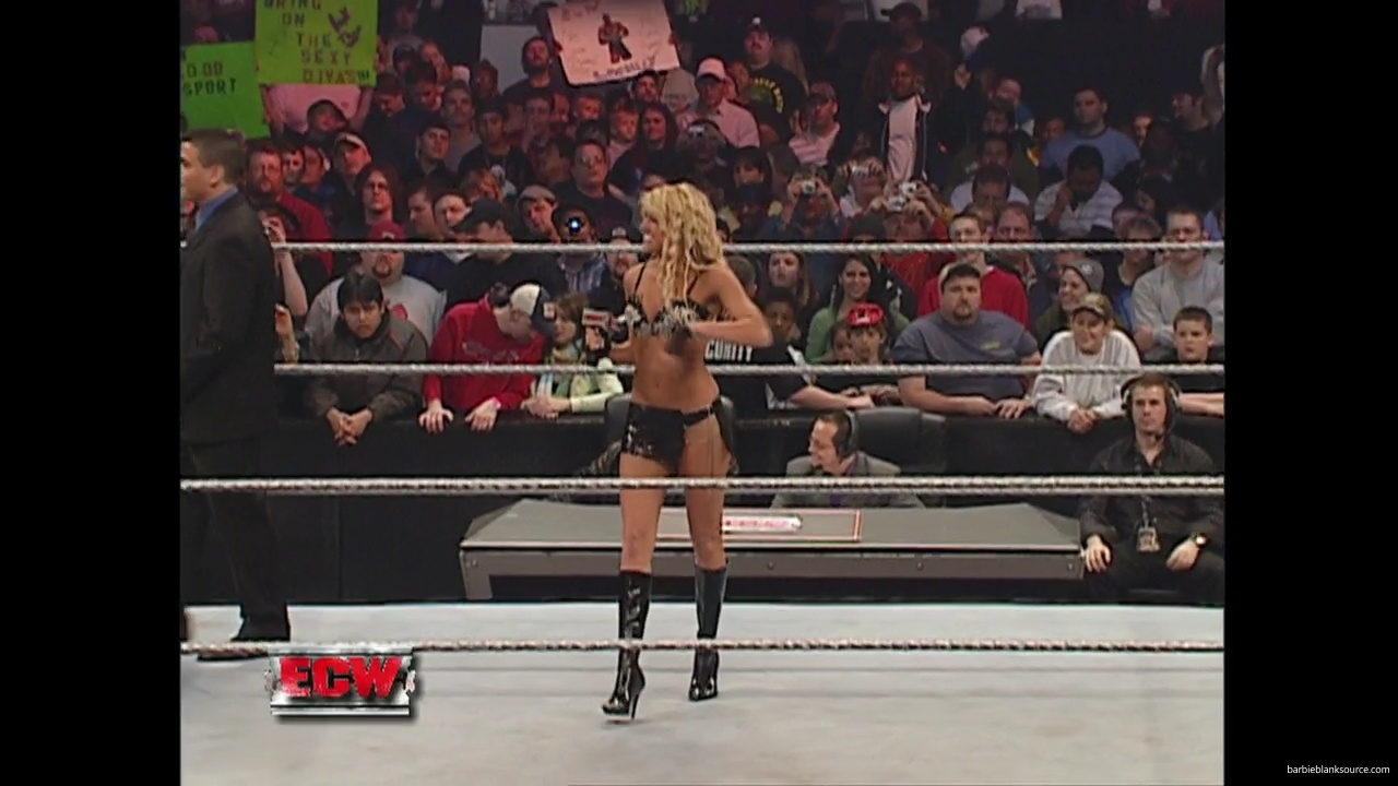 WWE_ECW_01_16_07_Kelly_Ringside_mp40094.jpg