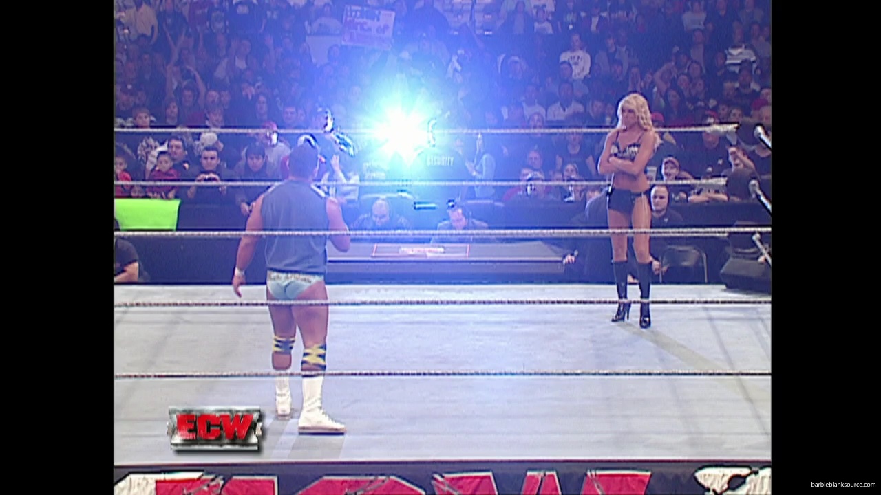 WWE_ECW_01_16_07_Kelly_Ringside_mp40190.jpg
