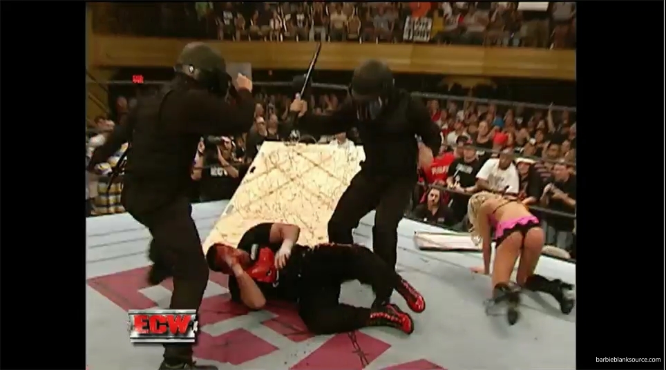 ECW_mp40517.jpg ECW_mp40517.jpg