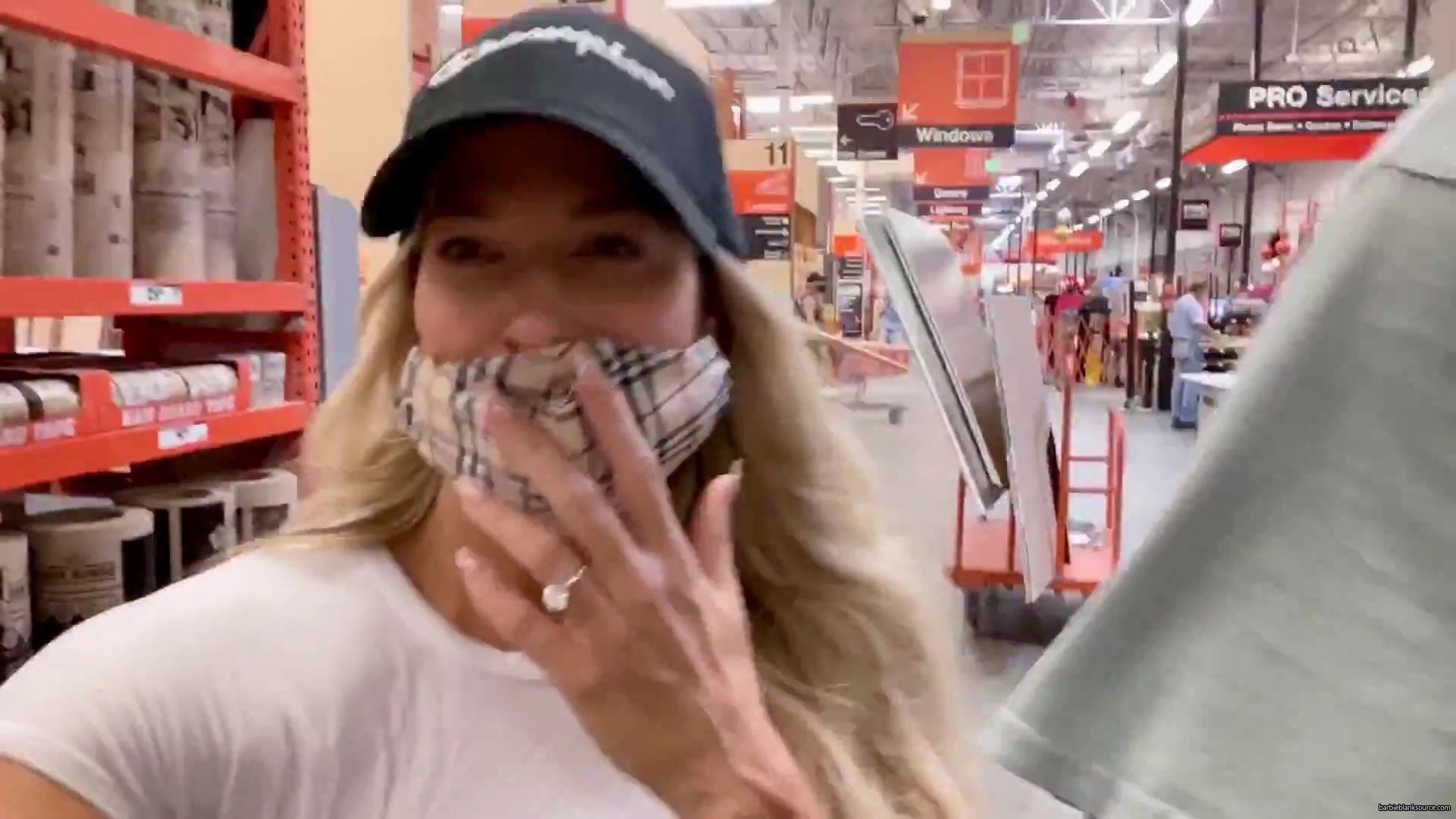 WHO_KNEW_DIYing_COULD_BE_SO_MUCH_FUN__21__mp40053.jpg WHO_KNEW_DIYing_COULD_BE_SO_MUCH_FUN__21__mp40053.jpg