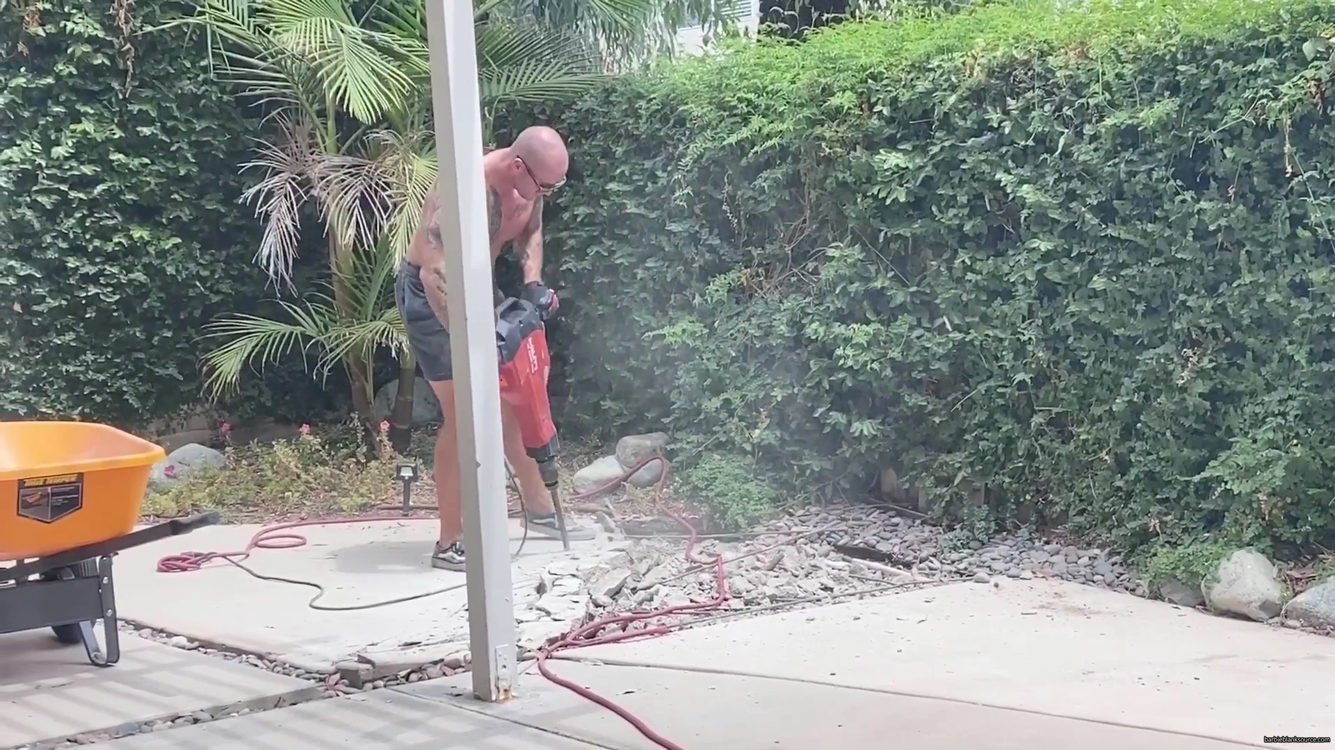 WHO_KNEW_DIYing_COULD_BE_SO_MUCH_FUN__21__mp40117.jpg WHO_KNEW_DIYing_COULD_BE_SO_MUCH_FUN__21__mp40117.jpg