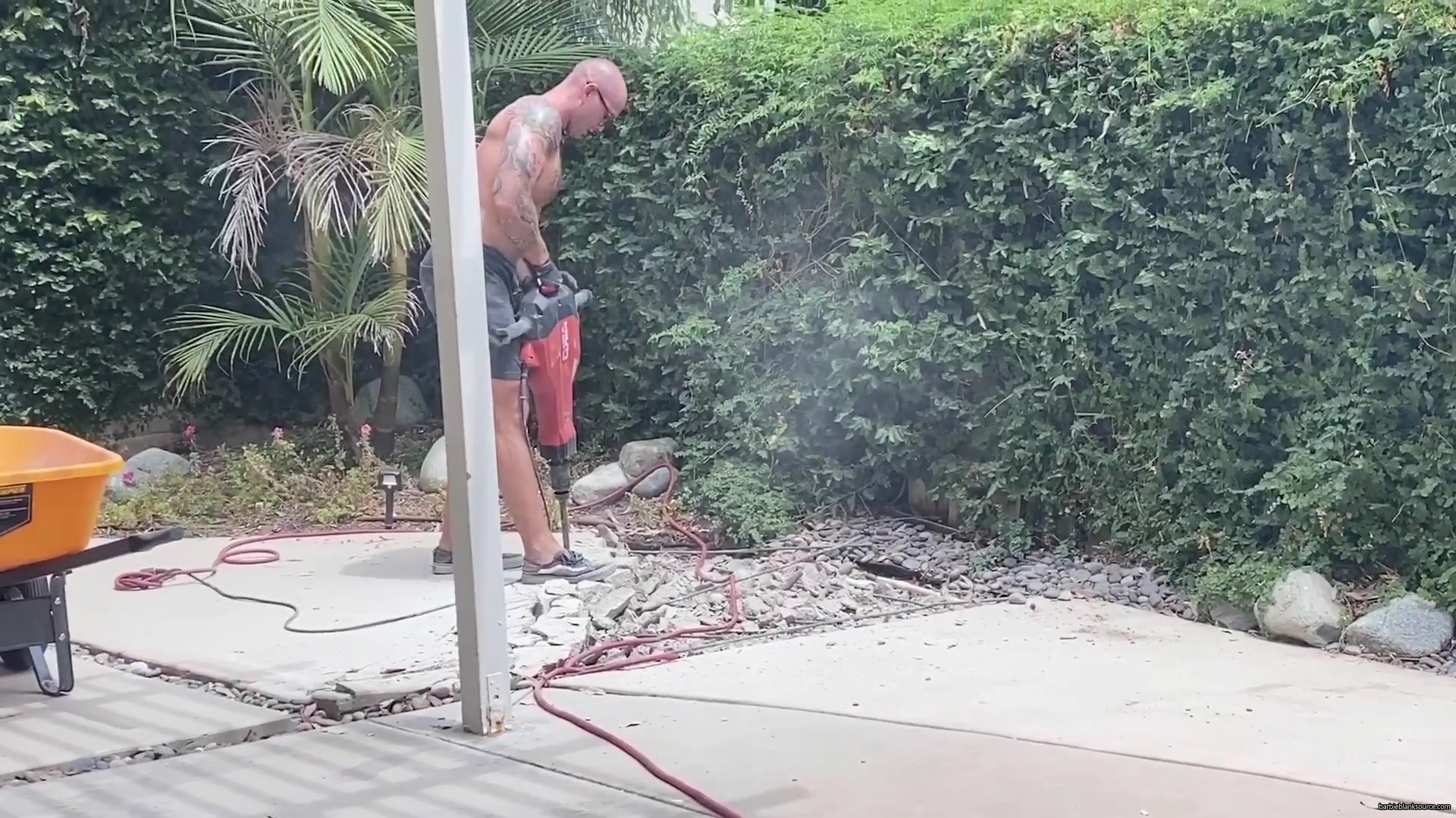 WHO_KNEW_DIYing_COULD_BE_SO_MUCH_FUN__21__mp40122.jpg WHO_KNEW_DIYing_COULD_BE_SO_MUCH_FUN__21__mp40122.jpg